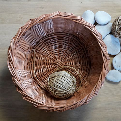 Kerek kosár fonása vesszőből